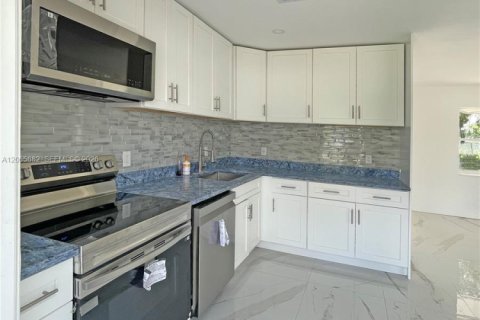 Villa ou maison à louer à Fort Lauderdale, Floride: 3 chambres, 116.31 m2 № 2286774 - photo 15