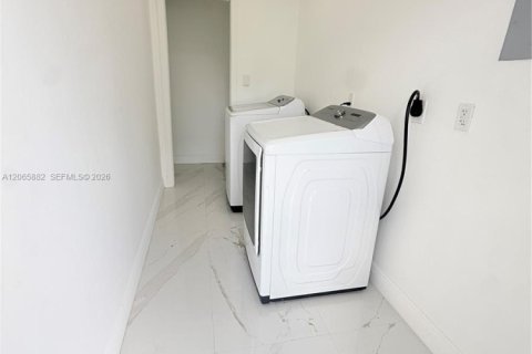 Villa ou maison à louer à Fort Lauderdale, Floride: 3 chambres, 116.31 m2 № 2286774 - photo 28