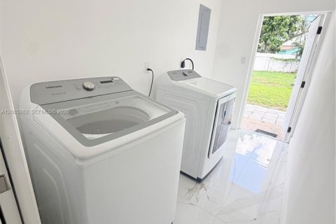 Villa ou maison à louer à Fort Lauderdale, Floride: 3 chambres, 116.31 m2 № 2286774 - photo 27