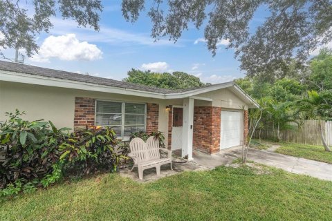 Casa en venta en Seminole, Florida, 3 dormitorios, 104.24 m2 № 2386598 - foto 2