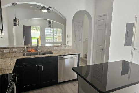 Townhouse in Orlando, Florida 3 bedrooms, 141.21 sq.m. № 2285515 - photo 6