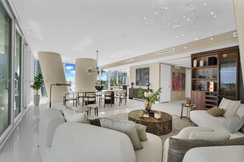 Снять в аренду квартиру в Майами, Флорида 3 спальни, 267.28м2, № 1986292 - фото 16