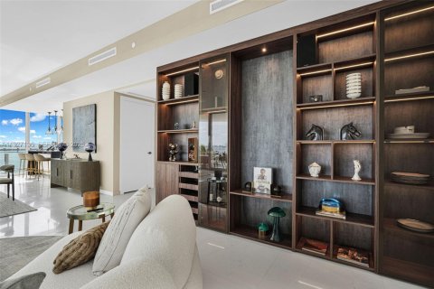 Снять в аренду квартиру в Майами, Флорида 3 спальни, 267.28м2, № 1986292 - фото 12