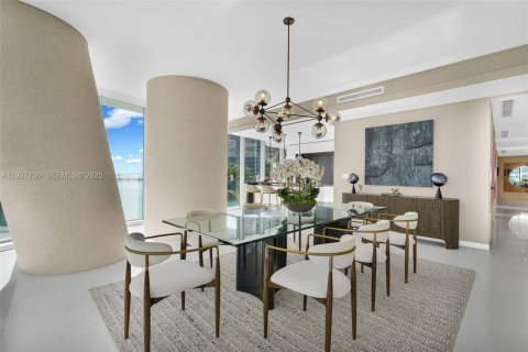 Снять в аренду квартиру в Майами, Флорида 3 спальни, 267.28м2, № 1986292 - фото 22