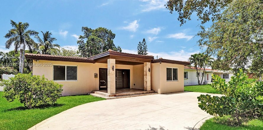 Casa en Hollywood, Florida 4 dormitorios, 196.95 m2 № 1990693