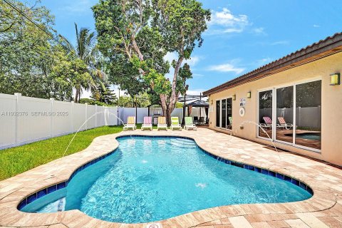 Casa en venta en Hollywood, Florida, 4 dormitorios, 196.95 m2 № 1990693 - foto 2