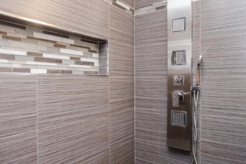 Casa en venta en Hollywood, Florida, 4 dormitorios, 196.95 m2 № 1990693 - foto 18