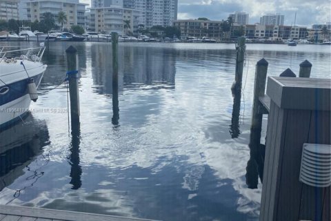 Copropriété à louer à Hallandale Beach, Floride: 1 chambre, 54.81 m2 № 1957169 - photo 1