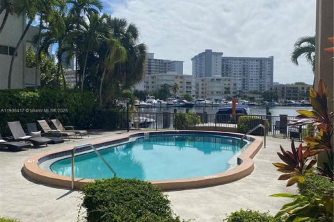 Copropriété à louer à Hallandale Beach, Floride: 1 chambre, 54.81 m2 № 1957169 - photo 11