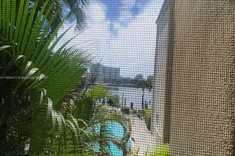 Copropriété à louer à Hallandale Beach, Floride: 1 chambre, 54.81 m2 № 1957169 - photo 9