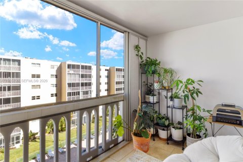 Купить кондоминиум в Халландейл-Бич, Флорида 2 спальни, 101.45м2, № 2027362 - фото 21