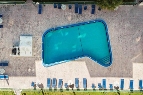 Купить кондоминиум в Халландейл-Бич, Флорида 2 спальни, 101.45м2, № 2027362 - фото 26