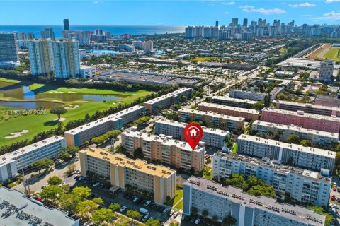 Купить кондоминиум в Халландейл-Бич, Флорида 2 спальни, 101.45м2, № 2027362 - фото 30