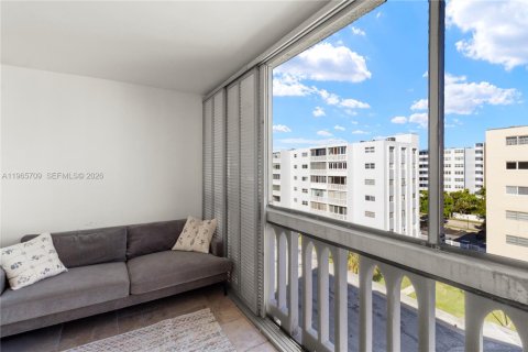 Купить кондоминиум в Халландейл-Бич, Флорида 2 спальни, 101.45м2, № 2027362 - фото 20