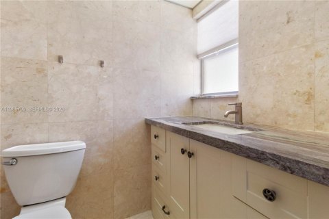 Купить кондоминиум в Халландейл-Бич, Флорида 2 спальни, 101.45м2, № 2027362 - фото 15