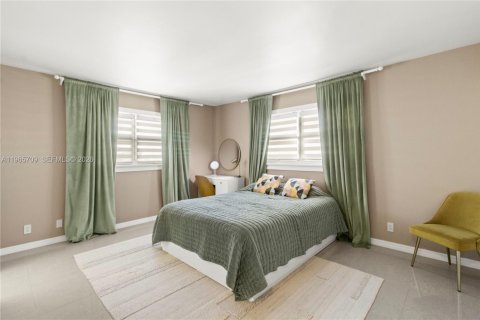 Купить кондоминиум в Халландейл-Бич, Флорида 2 спальни, 101.45м2, № 2027362 - фото 11