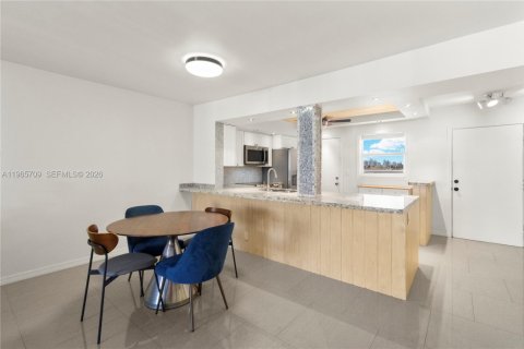 Купить кондоминиум в Халландейл-Бич, Флорида 2 спальни, 101.45м2, № 2027362 - фото 6