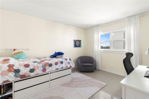 Купить кондоминиум в Халландейл-Бич, Флорида 2 спальни, 101.45м2, № 2027362 - фото 17