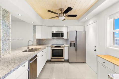 Купить кондоминиум в Халландейл-Бич, Флорида 2 спальни, 101.45м2, № 2027362 - фото 2