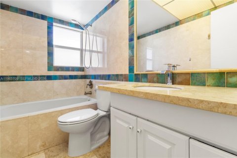 Купить кондоминиум в Халландейл-Бич, Флорида 2 спальни, 101.45м2, № 2027362 - фото 14