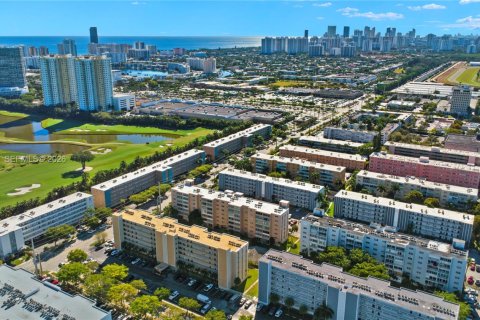 Купить кондоминиум в Халландейл-Бич, Флорида 2 спальни, 101.45м2, № 2027362 - фото 28