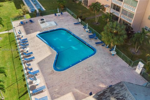 Купить кондоминиум в Халландейл-Бич, Флорида 2 спальни, 101.45м2, № 2027362 - фото 25