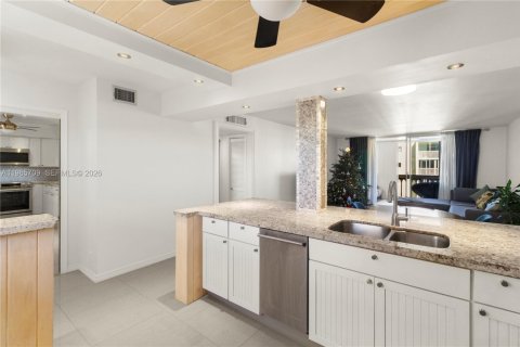 Купить кондоминиум в Халландейл-Бич, Флорида 2 спальни, 101.45м2, № 2027362 - фото 3