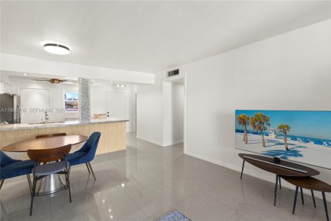 Купить кондоминиум в Халландейл-Бич, Флорида 2 спальни, 101.45м2, № 2027362 - фото 8