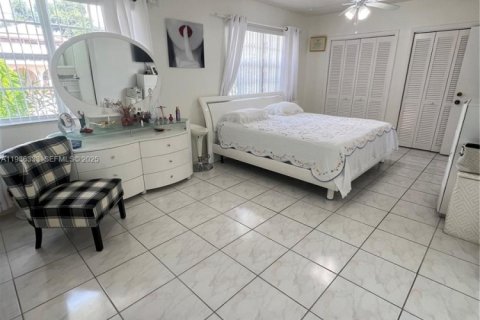 House in Miami, Florida 3 bedrooms, 183.85 sq.m. № 1994331 - photo 3