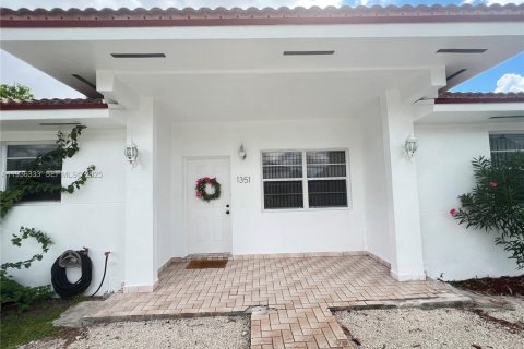 House in Miami, Florida 3 bedrooms, 183.85 sq.m. № 1994331 - photo 2