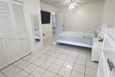 House in Miami, Florida 3 bedrooms, 183.85 sq.m. № 1994331 - photo 7