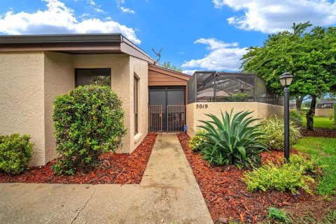 Townhouse in Tampa, Florida 3 bedrooms, 169.08 sq.m. № 2409779 - photo 2