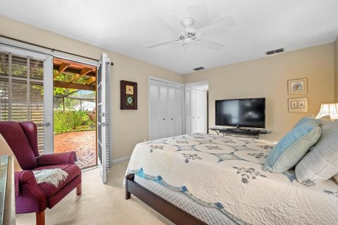 Townhouse in Tampa, Florida 3 bedrooms, 169.08 sq.m. № 2409779 - photo 14