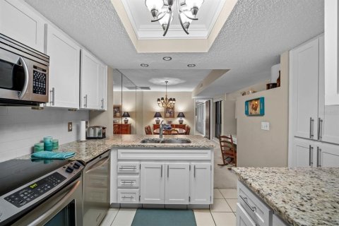 Townhouse in Tampa, Florida 3 bedrooms, 169.08 sq.m. № 2409779 - photo 10