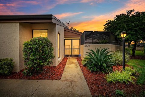 Townhouse in Tampa, Florida 3 bedrooms, 169.08 sq.m. № 2409779