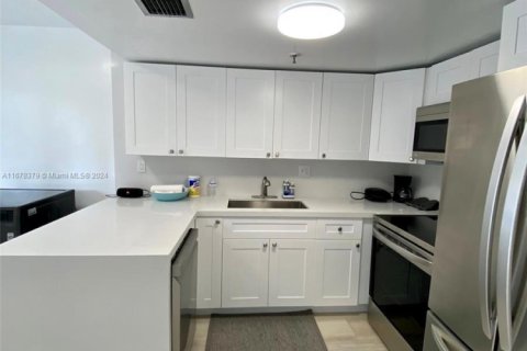 Condo in North Miami Beach, Florida, 2 bedrooms  № 1787260 - photo 28