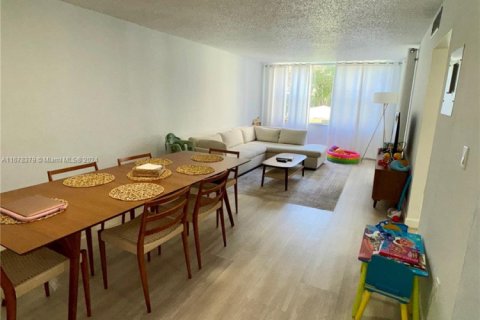 Condo in North Miami Beach, Florida, 2 bedrooms  № 1787260 - photo 6