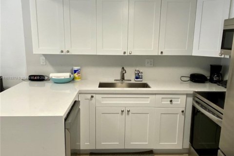 Condo in North Miami Beach, Florida, 2 bedrooms  № 1787260 - photo 27