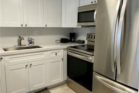 Condo in North Miami Beach, Florida, 2 bedrooms  № 1787260 - photo 29
