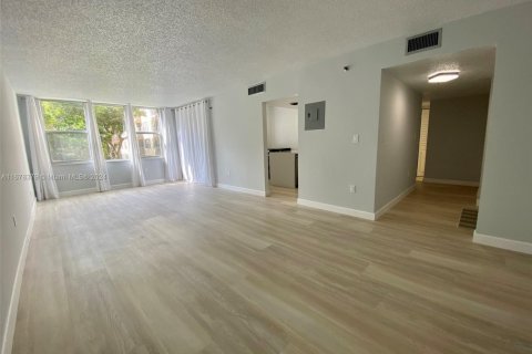 Condo in North Miami Beach, Florida, 2 bedrooms  № 1787260 - photo 14