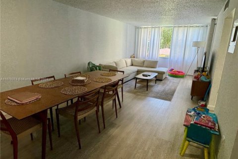 Condo in North Miami Beach, Florida, 2 bedrooms  № 1787260 - photo 7