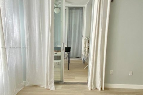 Condo in North Miami Beach, Florida, 2 bedrooms  № 1787260 - photo 20
