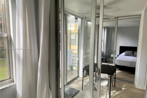 Condo in North Miami Beach, Florida, 2 bedrooms  № 1787260 - photo 22