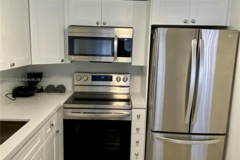 Condo in North Miami Beach, Florida, 2 bedrooms  № 1787260 - photo 30