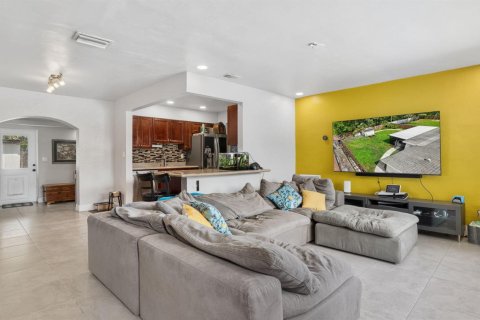 Casa en venta en Hollywood, Florida, 2 dormitorios, 107.86 m2 № 2412048 - foto 19