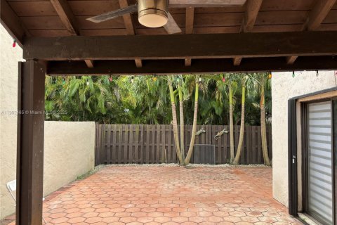 Casa en alquiler en Miami, Florida, 3 dormitorios, 181.35 m2 № 1953870 - foto 22