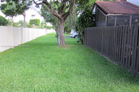 Casa en alquiler en Miami, Florida, 3 dormitorios, 181.35 m2 № 1953870 - foto 28