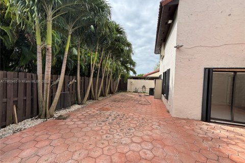 Casa en alquiler en Miami, Florida, 3 dormitorios, 181.35 m2 № 1953870 - foto 12