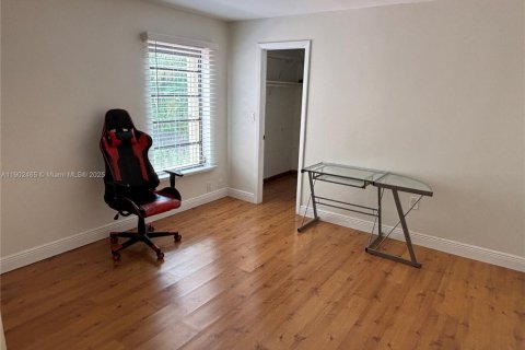 Casa en alquiler en Miami, Florida, 3 dormitorios, 181.35 m2 № 1953870 - foto 13