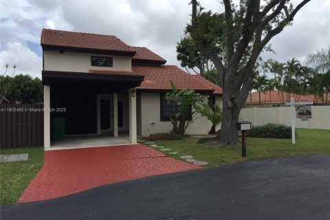 Casa en alquiler en Miami, Florida, 3 dormitorios, 181.35 m2 № 1953870 - foto 1